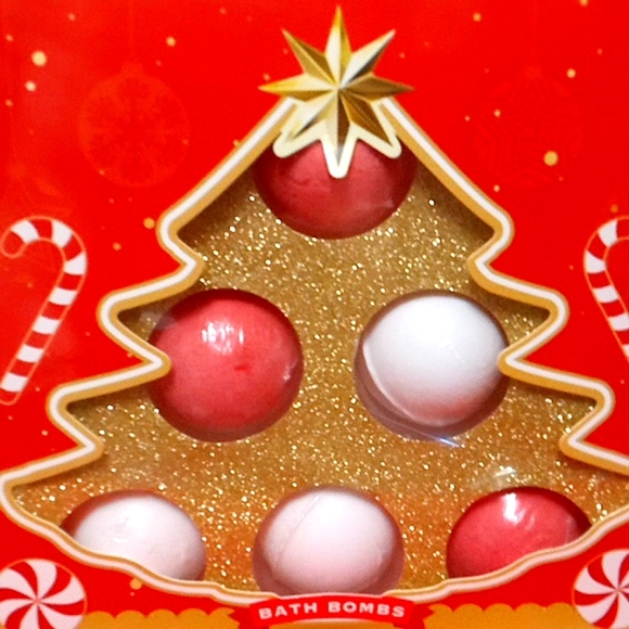 NWT🎁FREE GIFT INCLUDED🎁 NIB Peppermint Noel Bath Set Bath Bombs - Picture 5 of 11